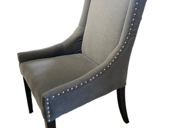 GREY ACCENT CHAIR WITH WOOD LEGS.